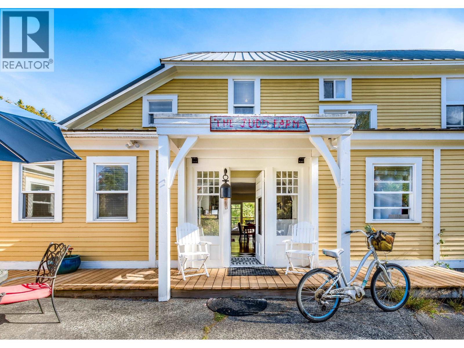 1189 Judd Road, Squamish, British Columbia  V0N 1H0 - Photo 2 - R3061578