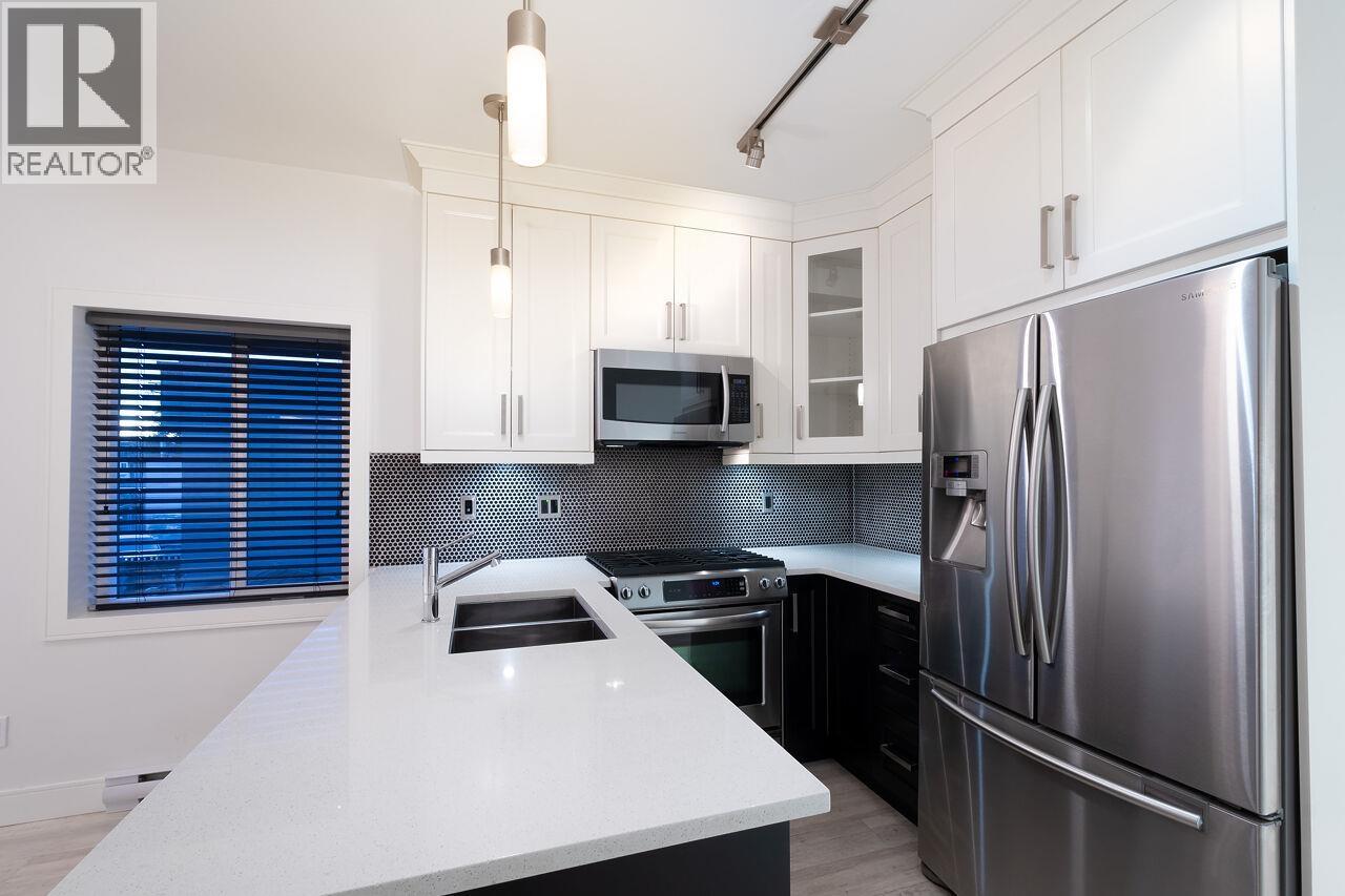 202 4548 Hastings Street, Burnaby, British Columbia  V5C 2K4 - Photo 2 - R3061576