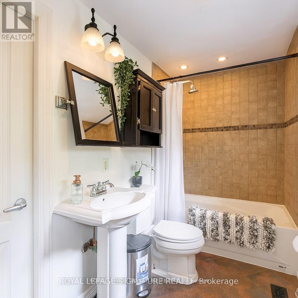 105 Catalina Drive, Toronto (Guildwood), Ontario  M1M 1K7 - Photo 13 - E12427437