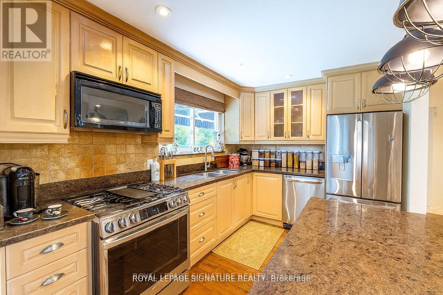 105 Catalina Drive, Toronto (Guildwood), Ontario  M1M 1K7 - Photo 3 - E12427437