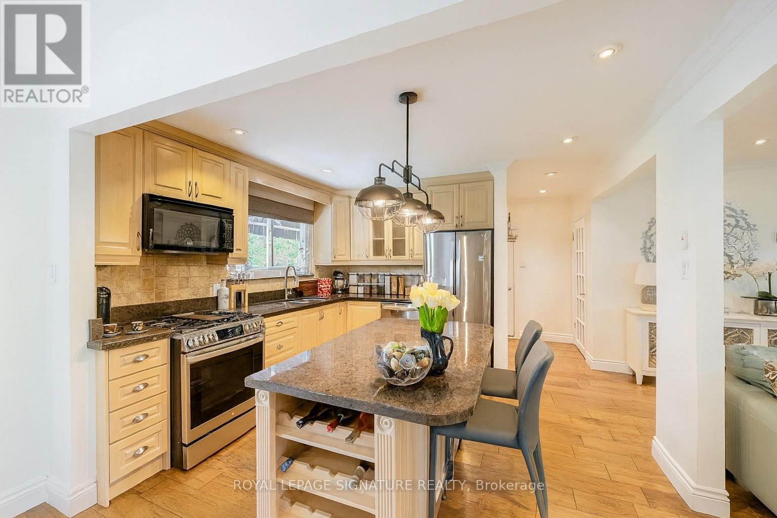 105 Catalina Drive, Toronto (Guildwood), Ontario  M1M 1K7 - Photo 4 - E12427437