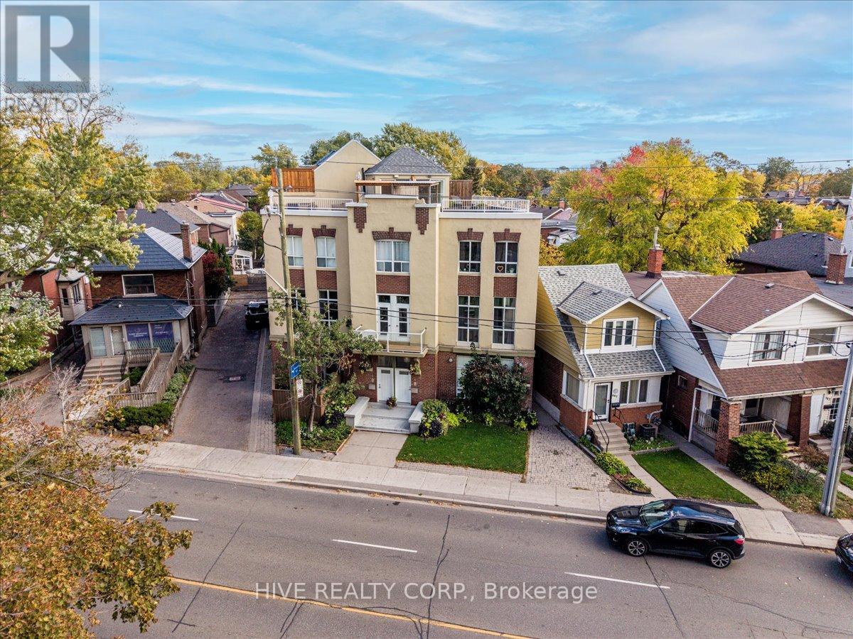 D - 957 BROADVIEW AVENUE, Toronto, Ontario