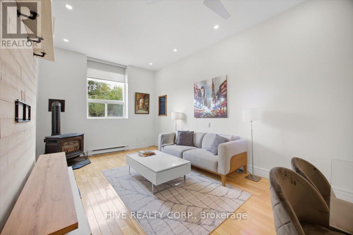 D - 957 Broadview Avenue, Toronto, Ontario  M4K 2R5 - Photo 10 - E12479660