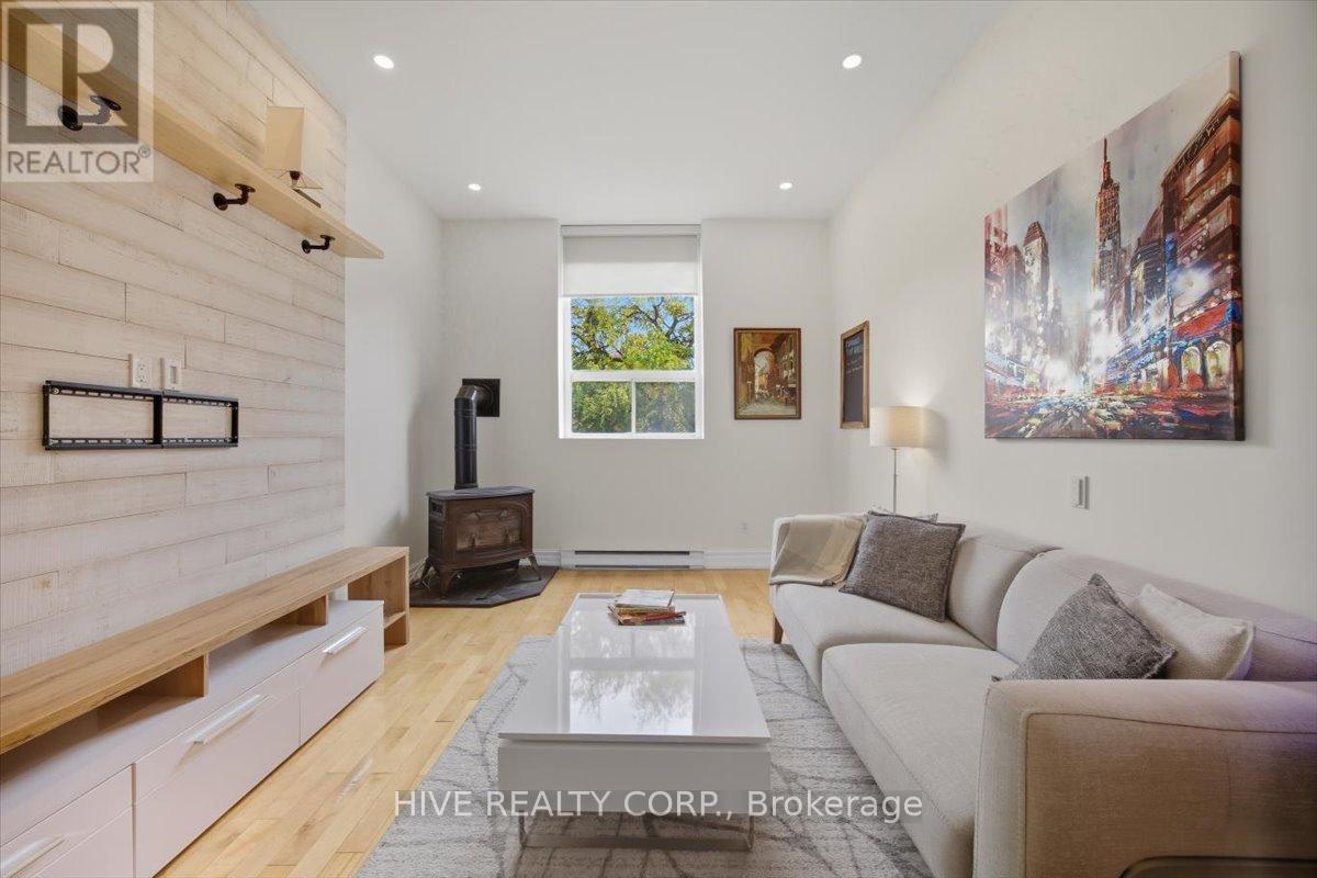 D - 957 Broadview Avenue, Toronto, Ontario  M4K 2R5 - Photo 11 - E12479660