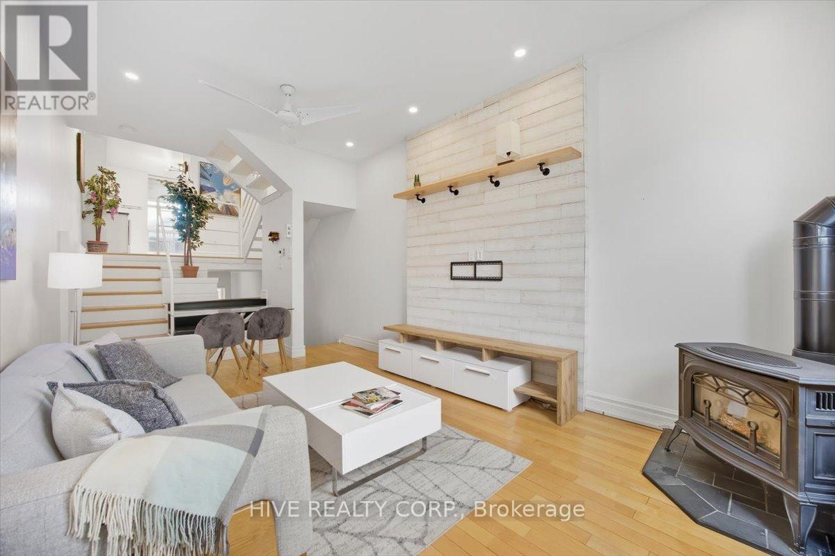 D - 957 Broadview Avenue, Toronto, Ontario  M4K 2R5 - Photo 13 - E12479660