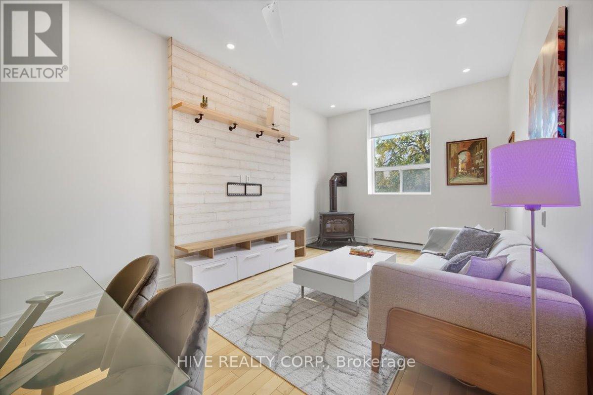D - 957 Broadview Avenue, Toronto, Ontario  M4K 2R5 - Photo 9 - E12479660