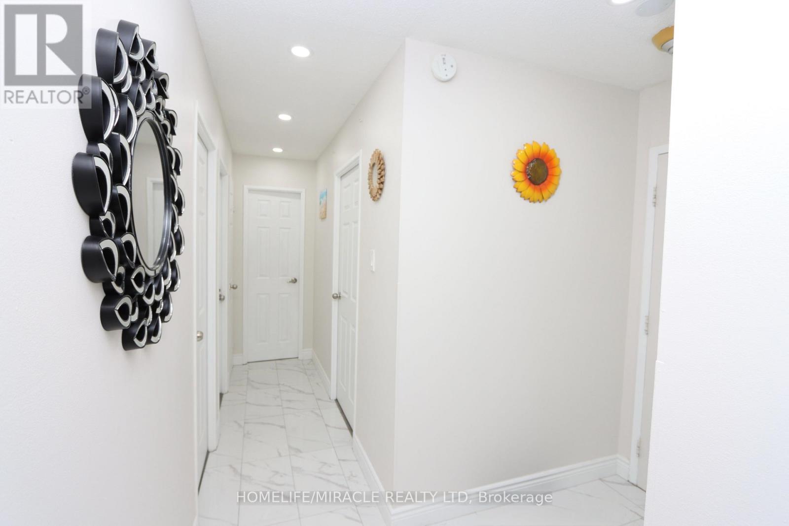 608 - 3533 Derry Road E, Mississauga, Ontario  L4T 1B1 - Photo 3 - W12479659