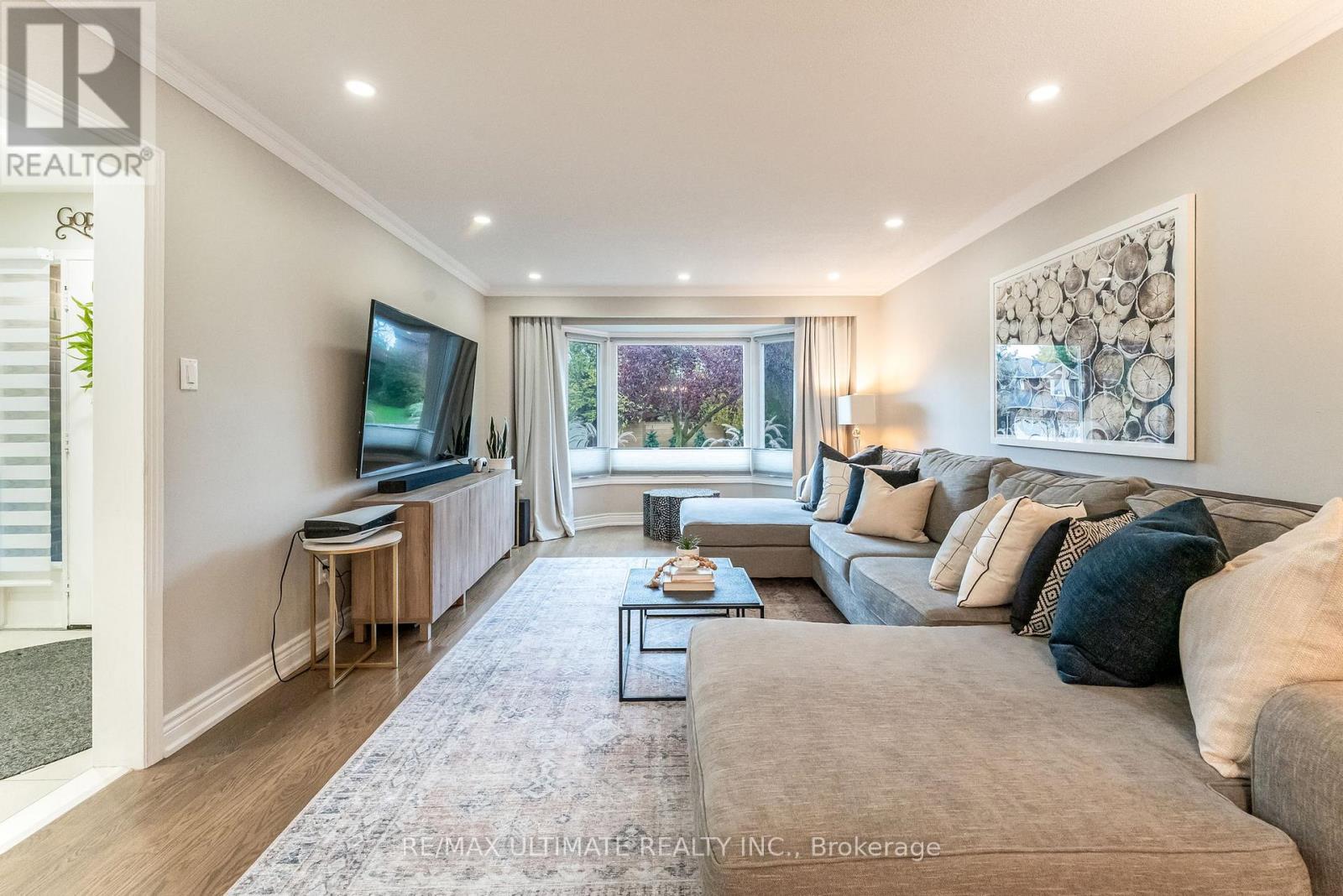 1689 Copseholm Trail, Mississauga, Ontario  L4W 2C1 - Photo 4 - W12479661