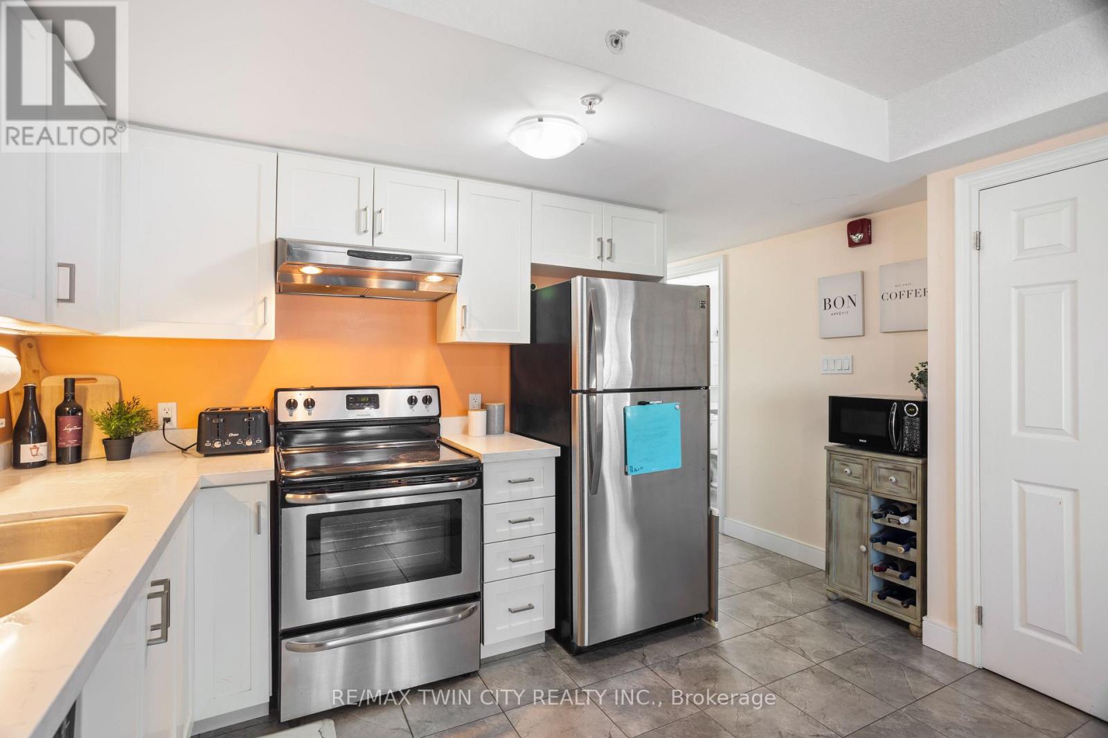 204 - 64 Frederick Drive, Guelph, Ontario  N1L 0P3 - Photo 4 - X12479645