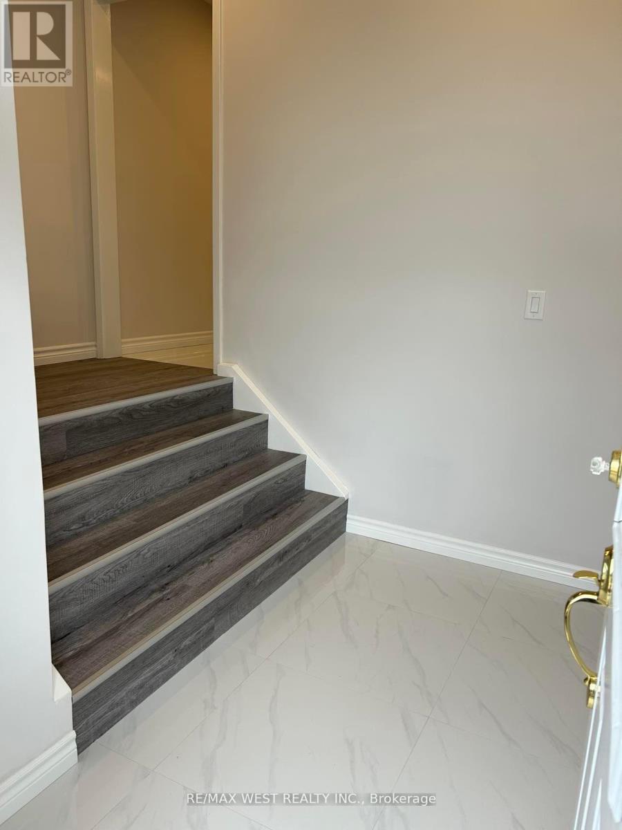 Upper - 21 Tamora Court, Toronto, Ontario  M1S 1H5 - Photo 2 - E12479677