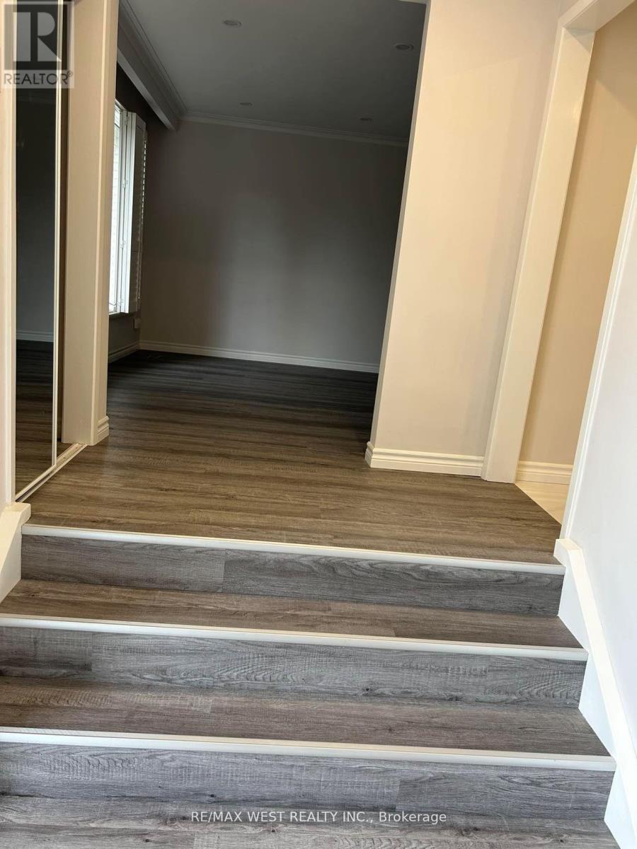Upper - 21 Tamora Court, Toronto, Ontario  M1S 1H5 - Photo 3 - E12479677
