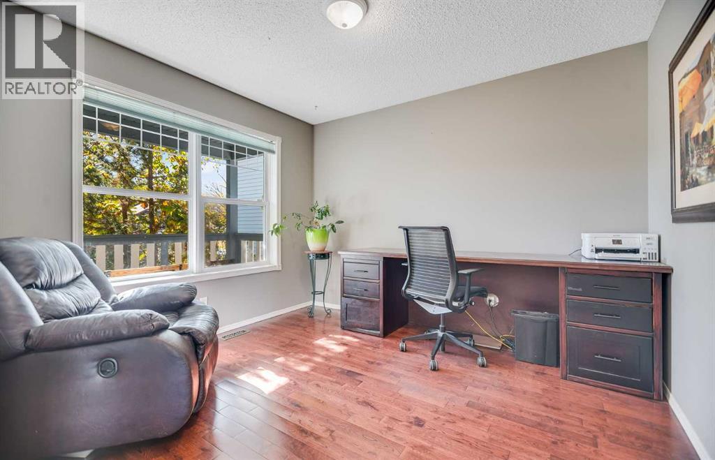 Property at 10 Westfall Crescent image 3