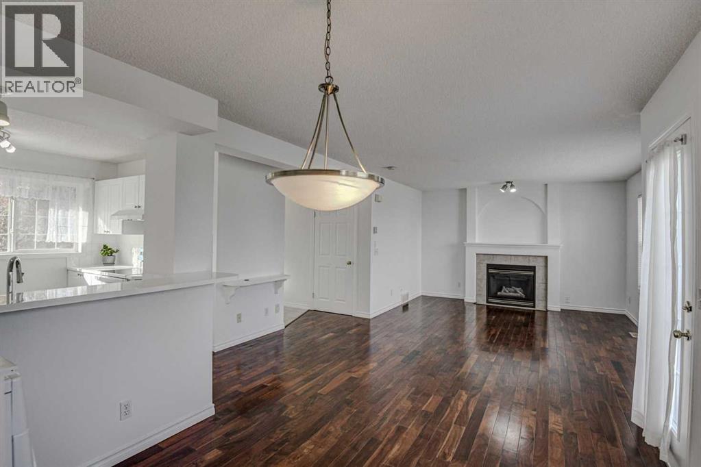 217 Somerside Close Sw, Calgary, Alberta  T2Y 4B6 - Photo 9 - A2265889
