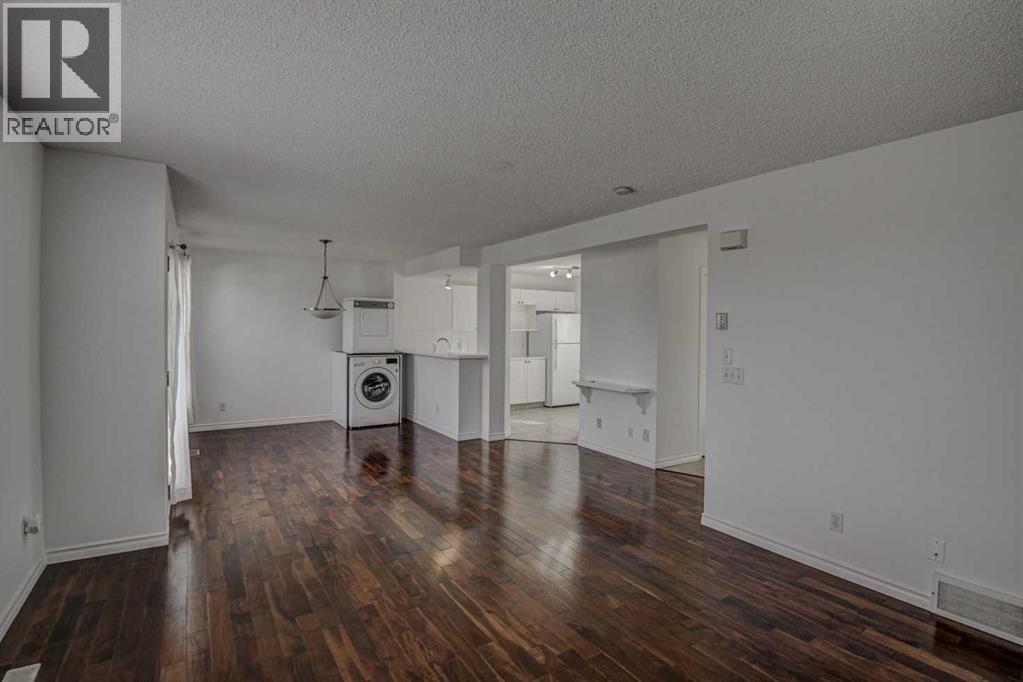 217 Somerside Close Sw, Calgary, Alberta  T2Y 4B6 - Photo 6 - A2265889