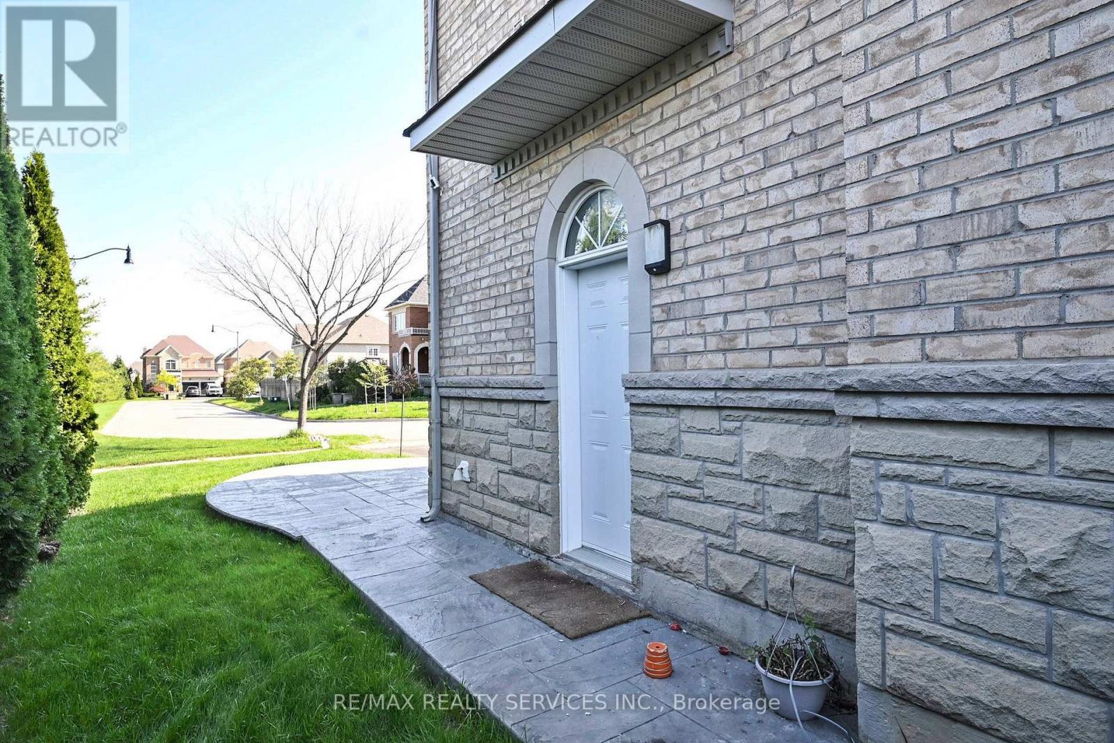 28 Lavallee Crescent, Brampton, Ontario  L6X 0E4 - Photo 28 - W12369271