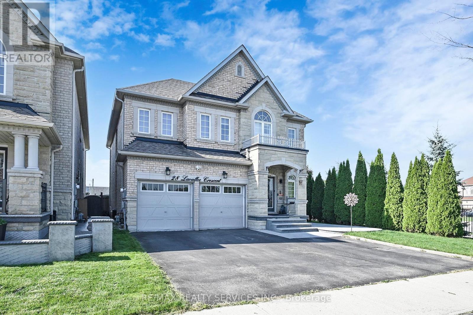 28 Lavallee Crescent, Brampton, Ontario  L6X 0E4 - Photo 2 - W12369271