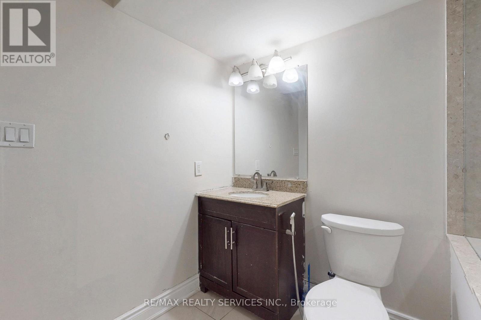 28 Lavallee Crescent, Brampton, Ontario  L6X 0E4 - Photo 23 - W12369271