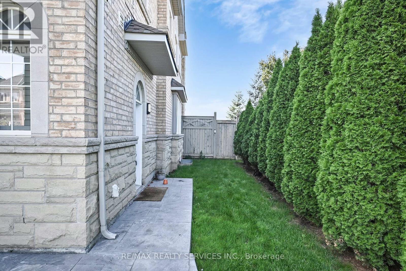 28 Lavallee Crescent, Brampton, Ontario  L6X 0E4 - Photo 27 - W12369271