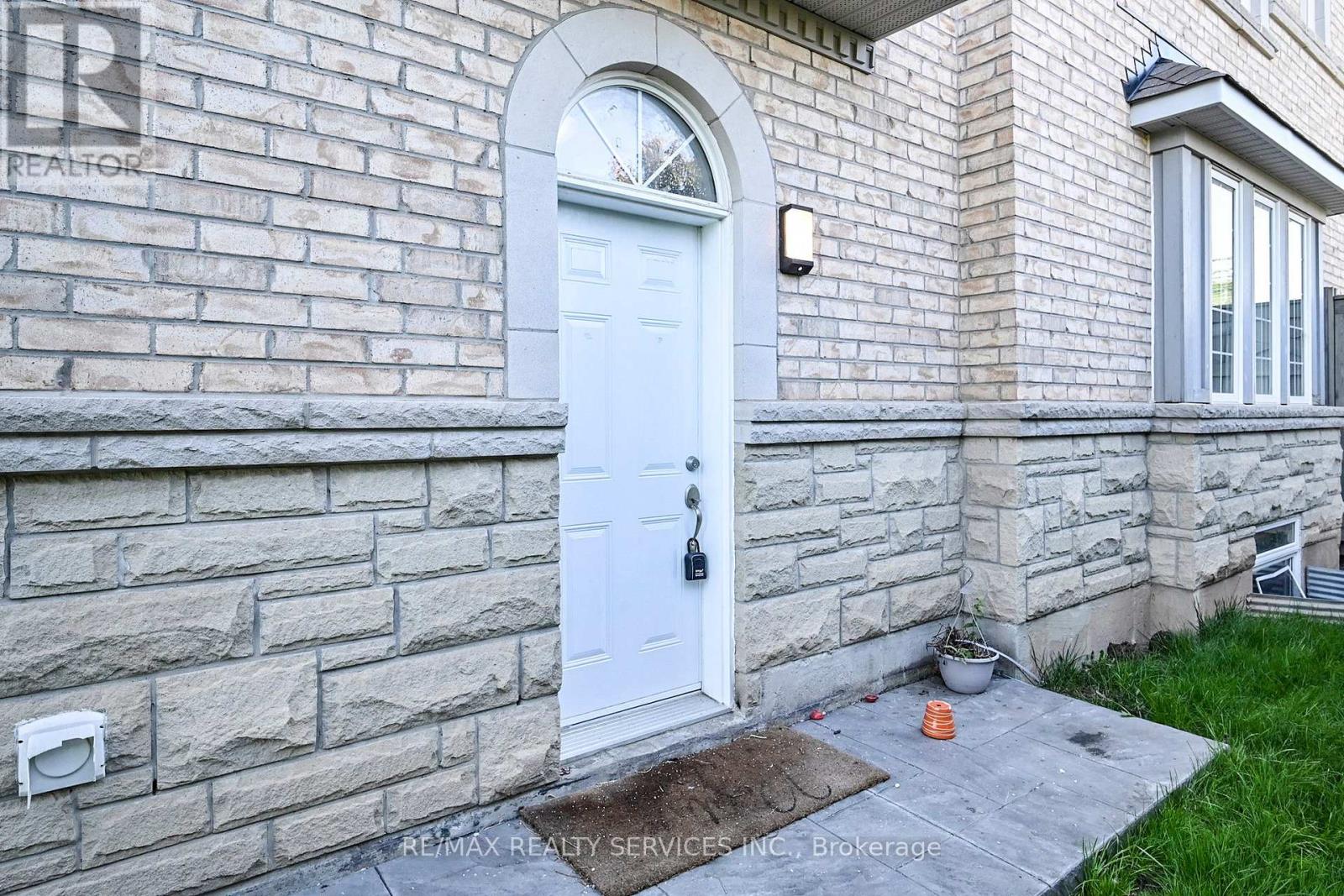 28 Lavallee Crescent, Brampton, Ontario  L6X 0E4 - Photo 29 - W12369271