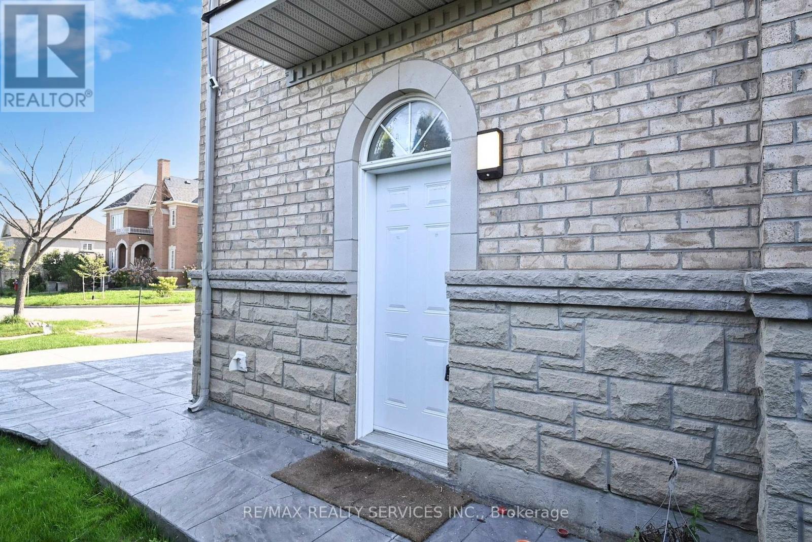 28 Lavallee Crescent, Brampton, Ontario  L6X 0E4 - Photo 30 - W12369271