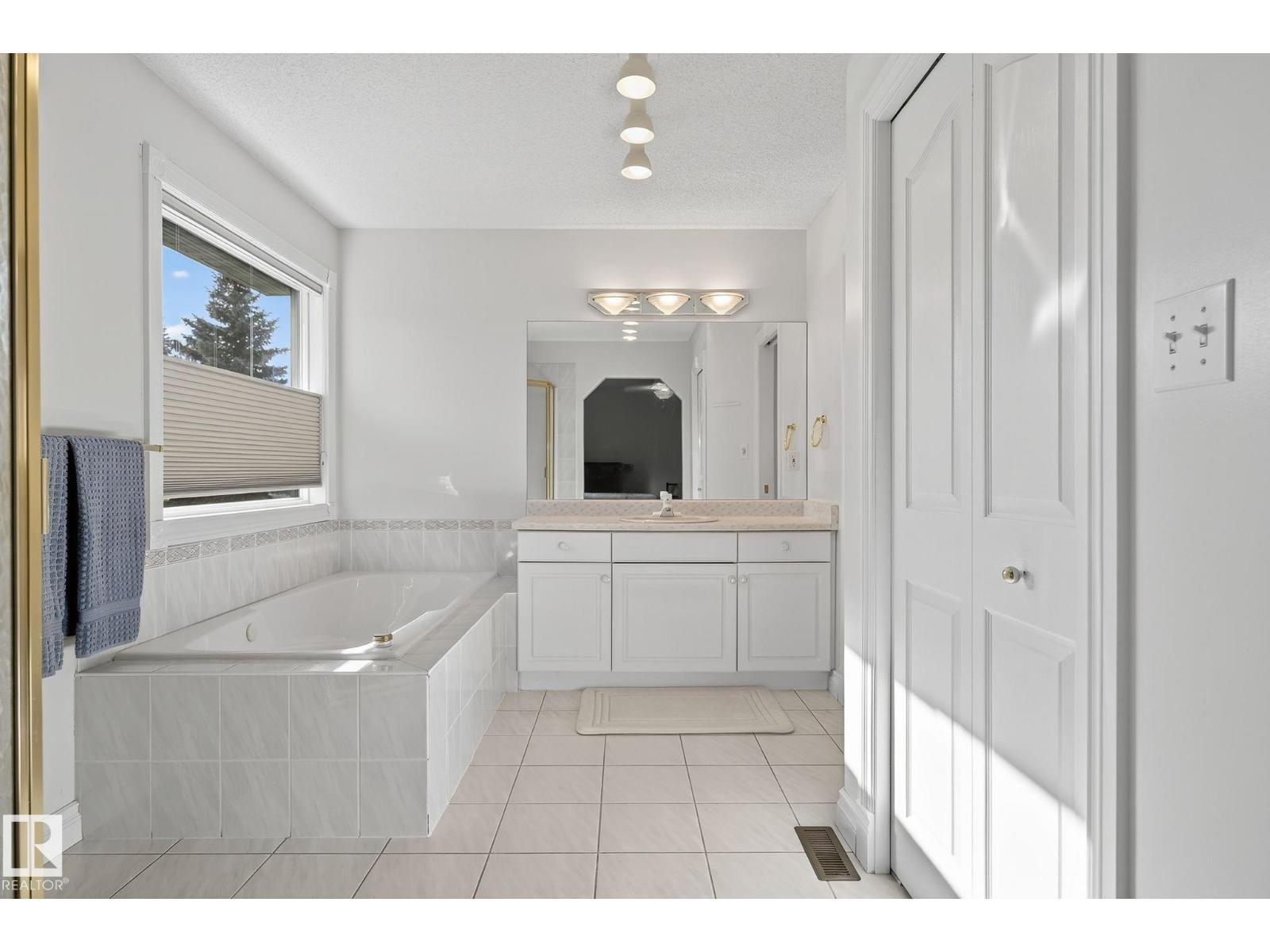 1377 Carter Crest Rd Nw, Edmonton, Alberta  T6R 2L5 - Photo 28 - E4463296