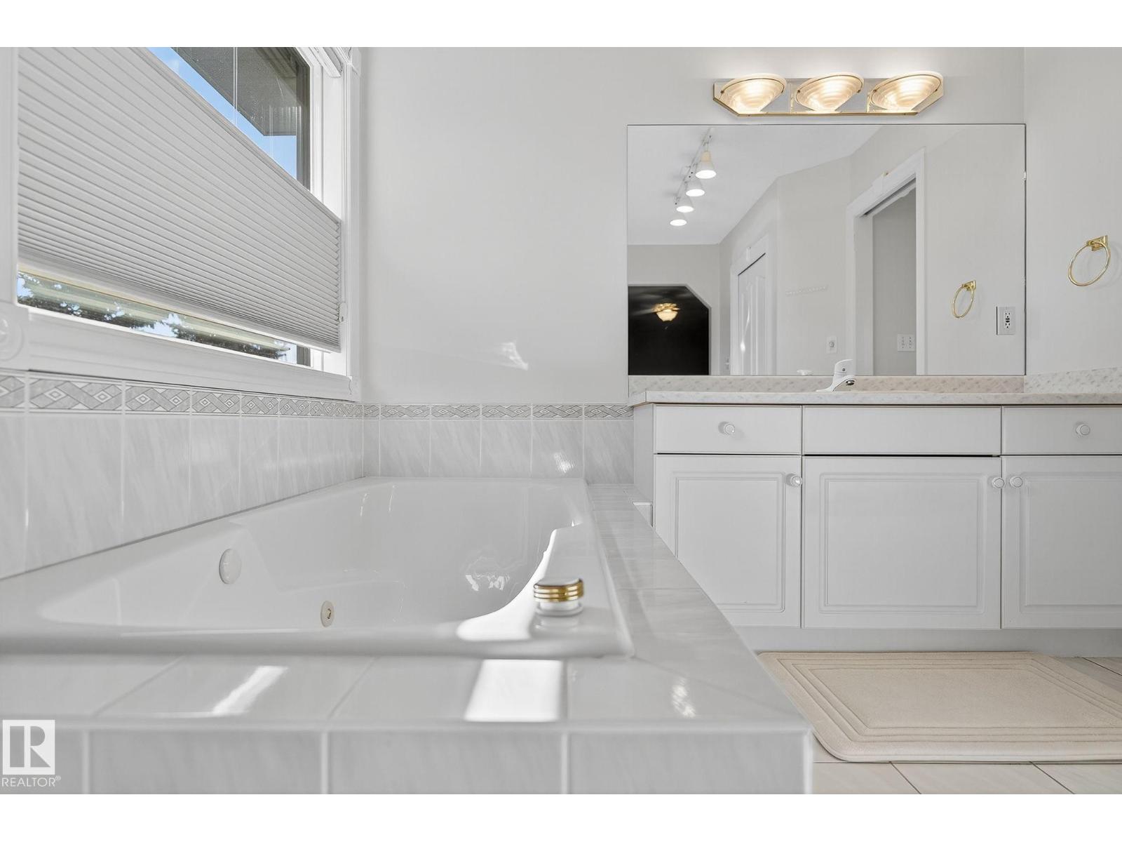 1377 Carter Crest Rd Nw, Edmonton, Alberta  T6R 2L5 - Photo 33 - E4463296