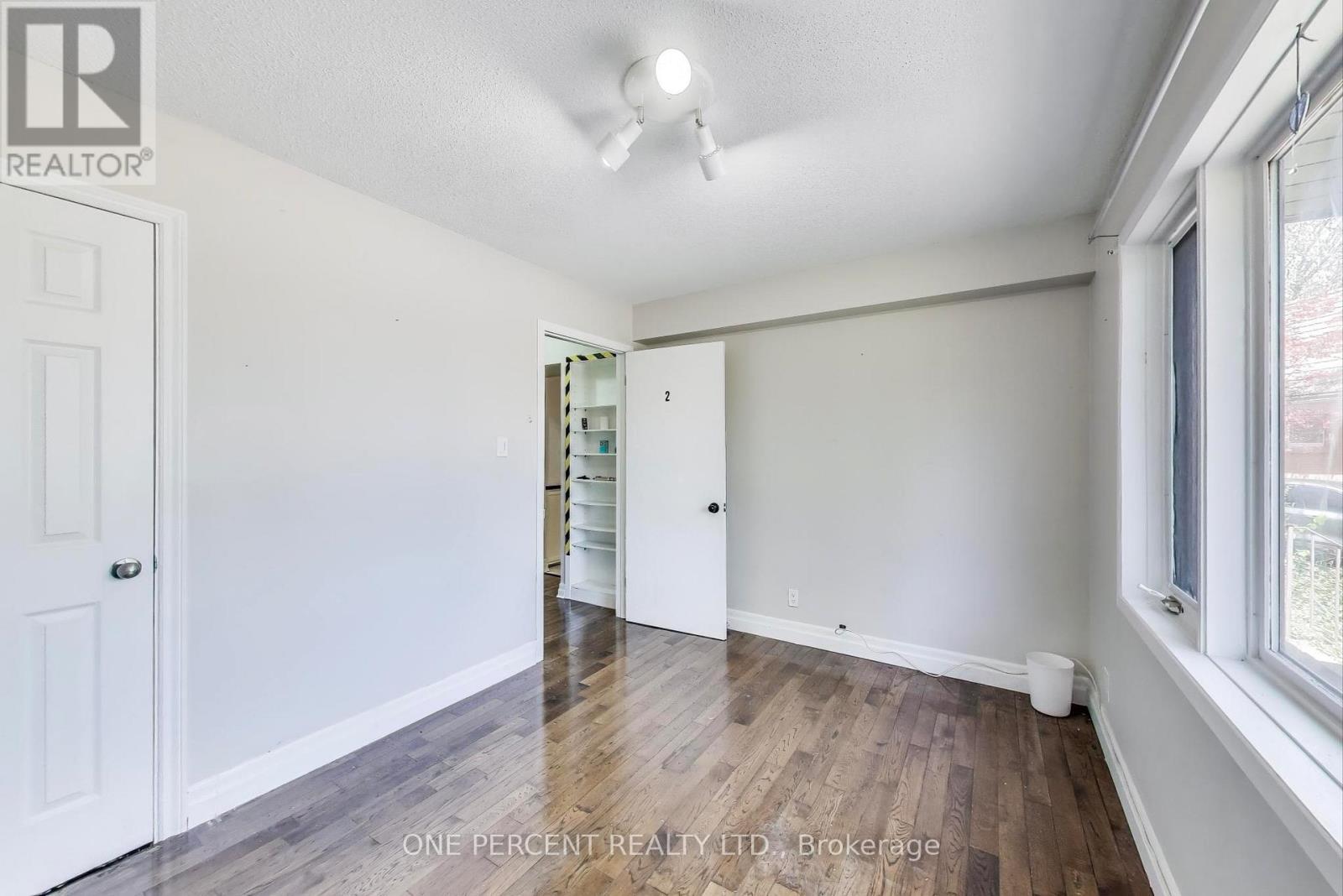 68 Harold Court, Hamilton, Ontario  L8S 2R9 - Photo 10 - X12479667