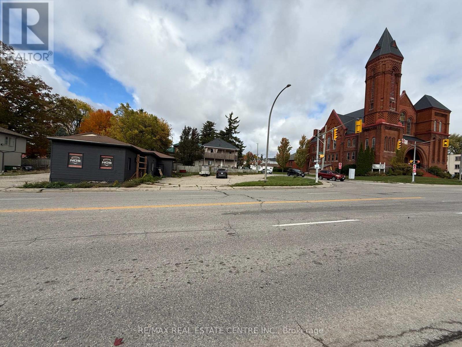 217 DUNDASS STREET, Woodstock, Ontario