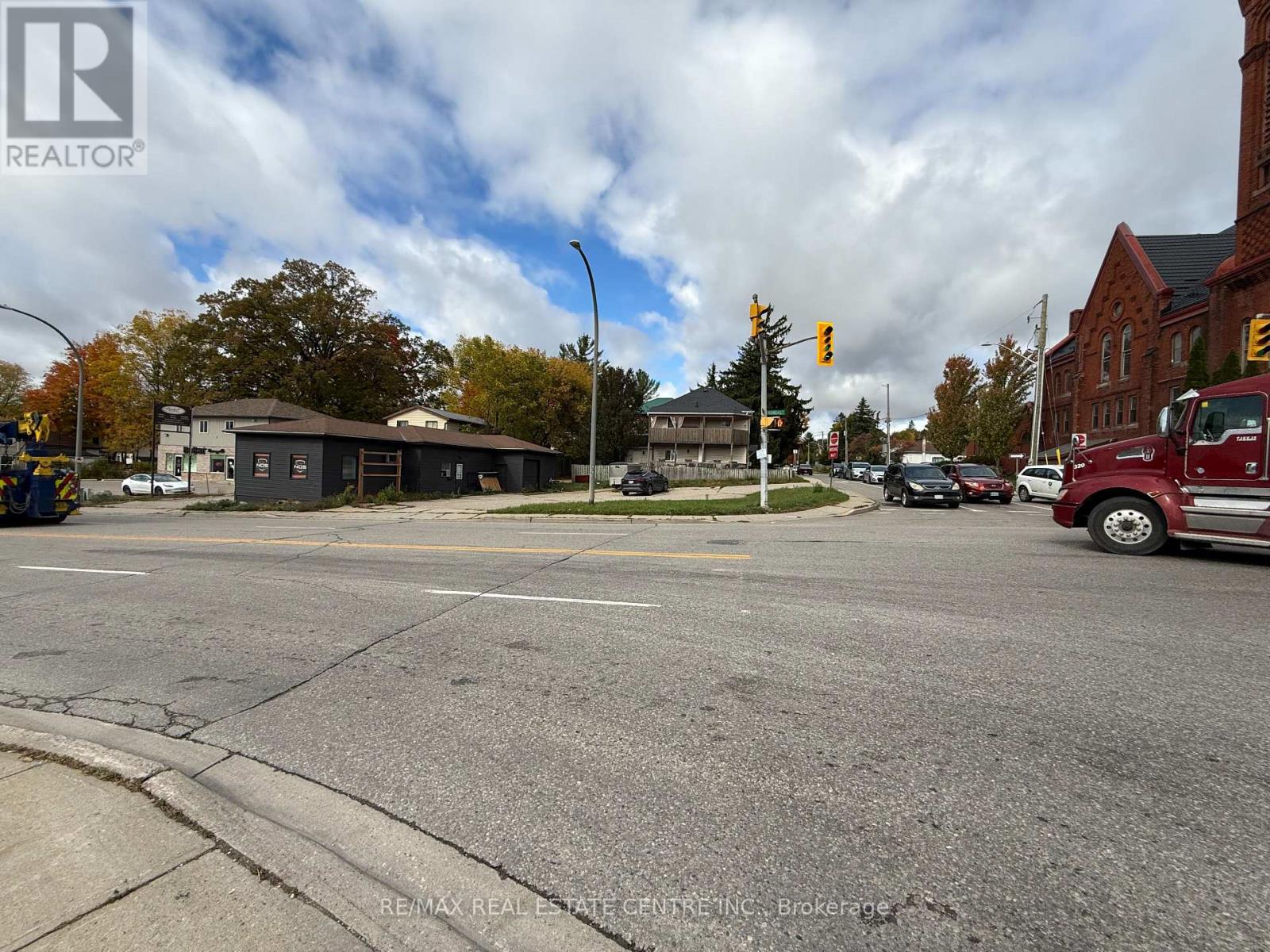 217 Dundass Street, Woodstock, Ontario  N4S 1A9 - Photo 2 - X12479670