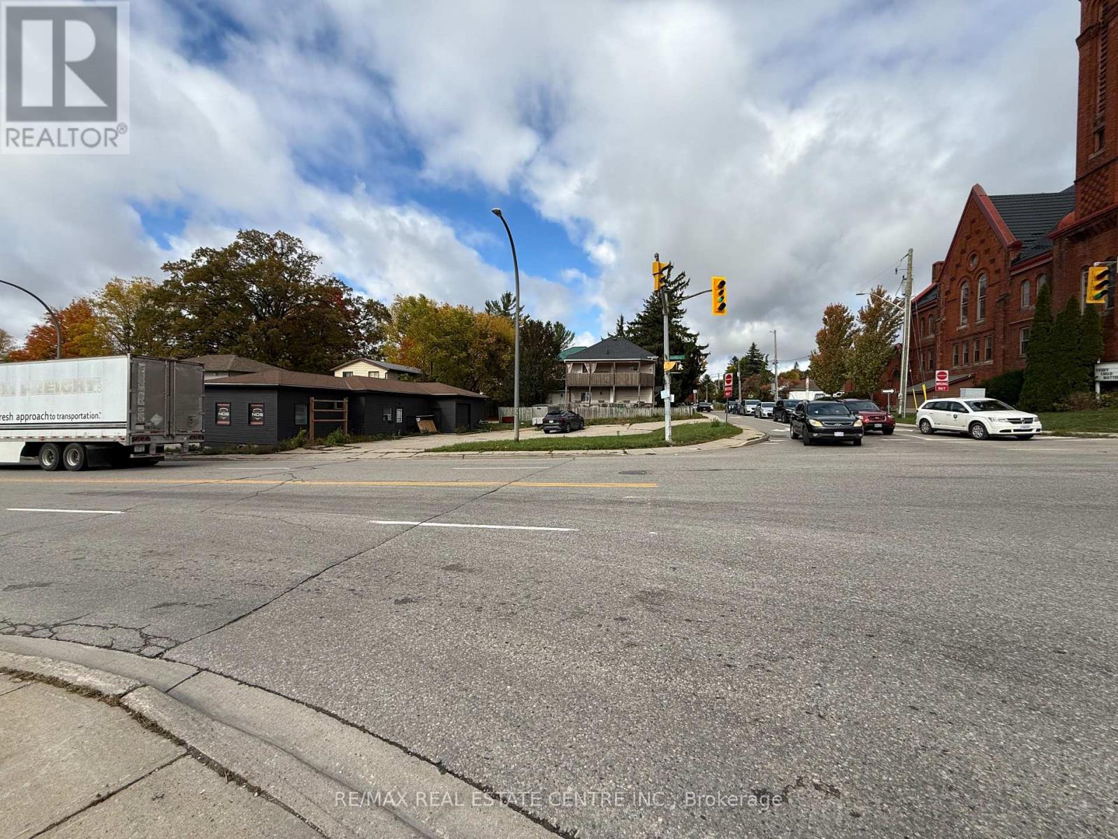 217 Dundass Street, Woodstock, Ontario  N4S 1A9 - Photo 5 - X12479670