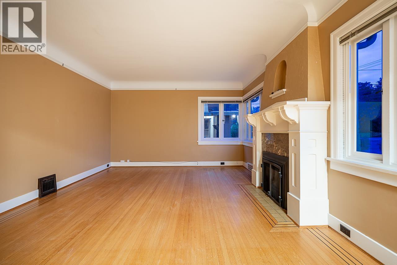 310 Ash Street, New Westminster, British Columbia  V3M 3M6 - Photo 3 - R3061594