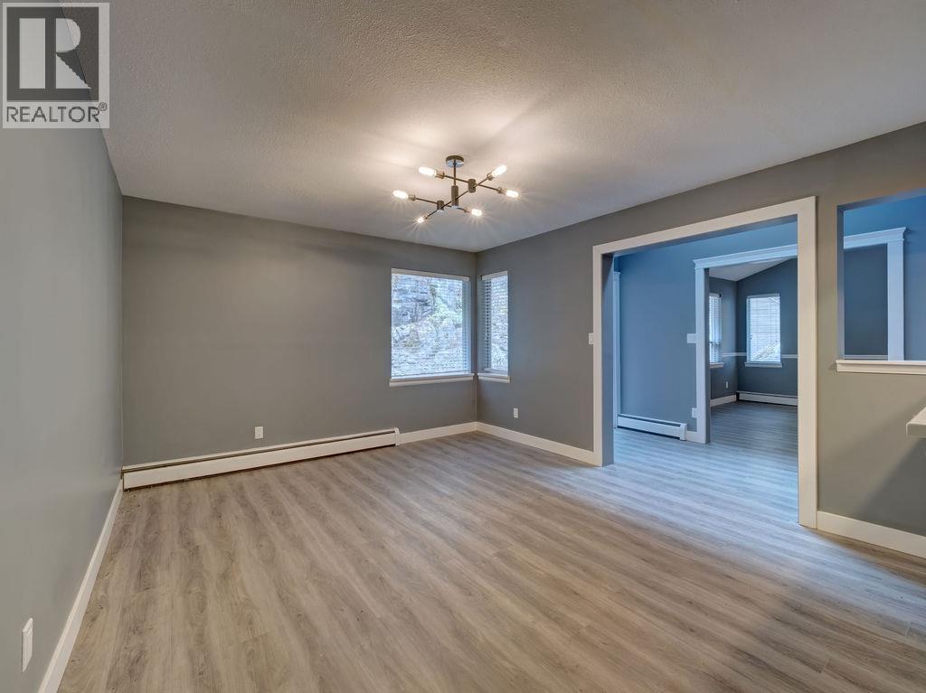 7462 Redrooffs Road, Halfmoon Bay, British Columbia  V7Z 1C3 - Photo 10 - R3061596
