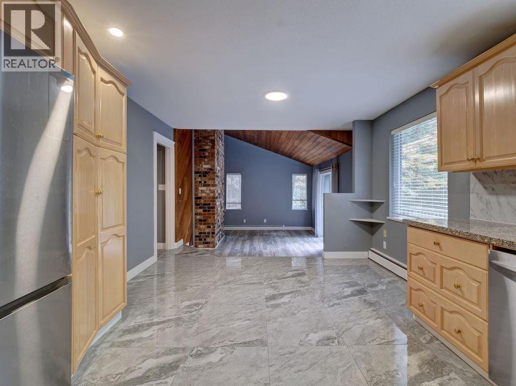 7462 Redrooffs Road, Halfmoon Bay, British Columbia  V7Z 1C3 - Photo 12 - R3061596