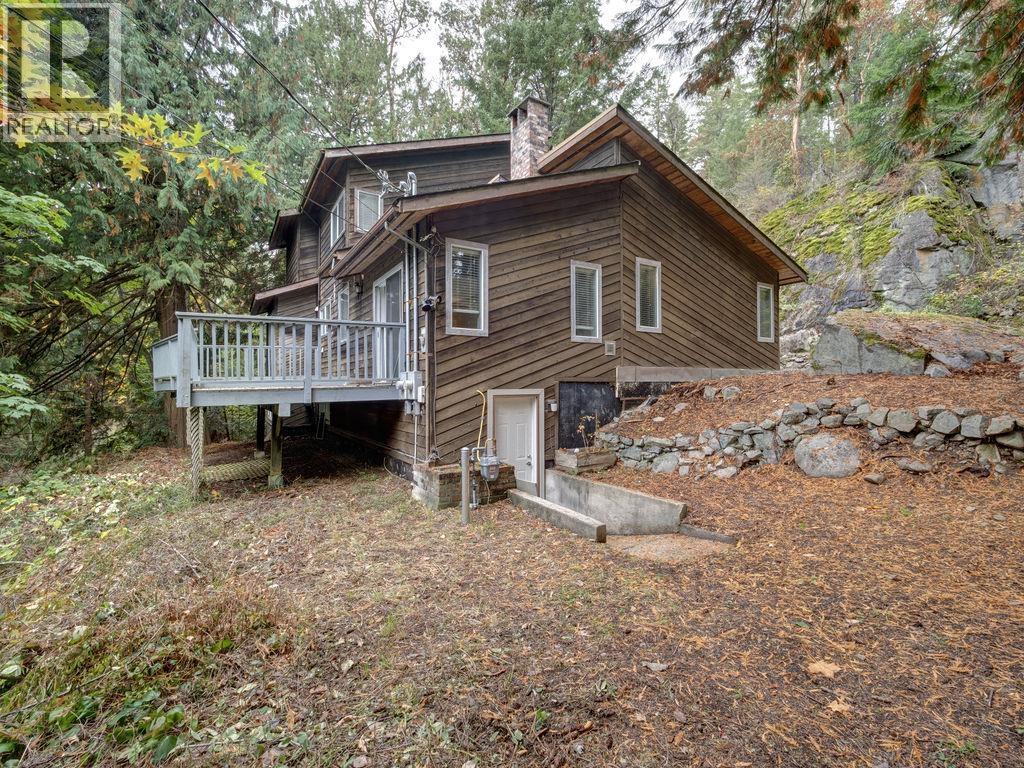 7462 Redrooffs Road, Halfmoon Bay, British Columbia  V7Z 1C3 - Photo 3 - R3061596