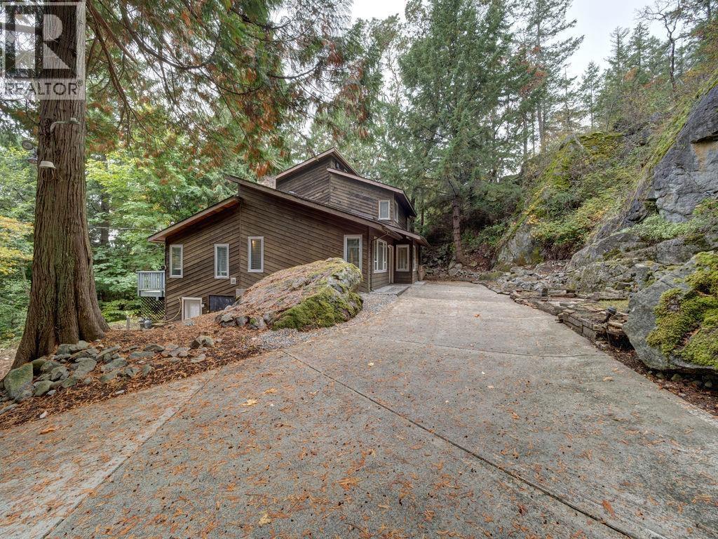 7462 Redrooffs Road, Halfmoon Bay, British Columbia  V7Z 1C3 - Photo 4 - R3061596