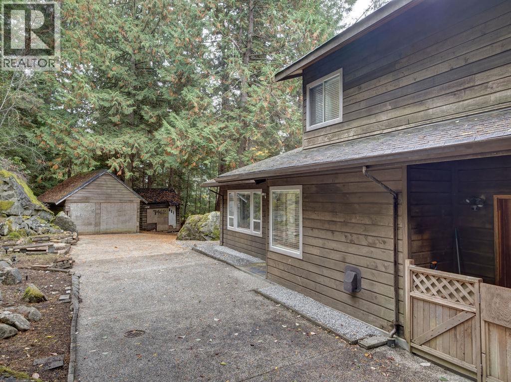 7462 Redrooffs Road, Halfmoon Bay, British Columbia  V7Z 1C3 - Photo 5 - R3061596