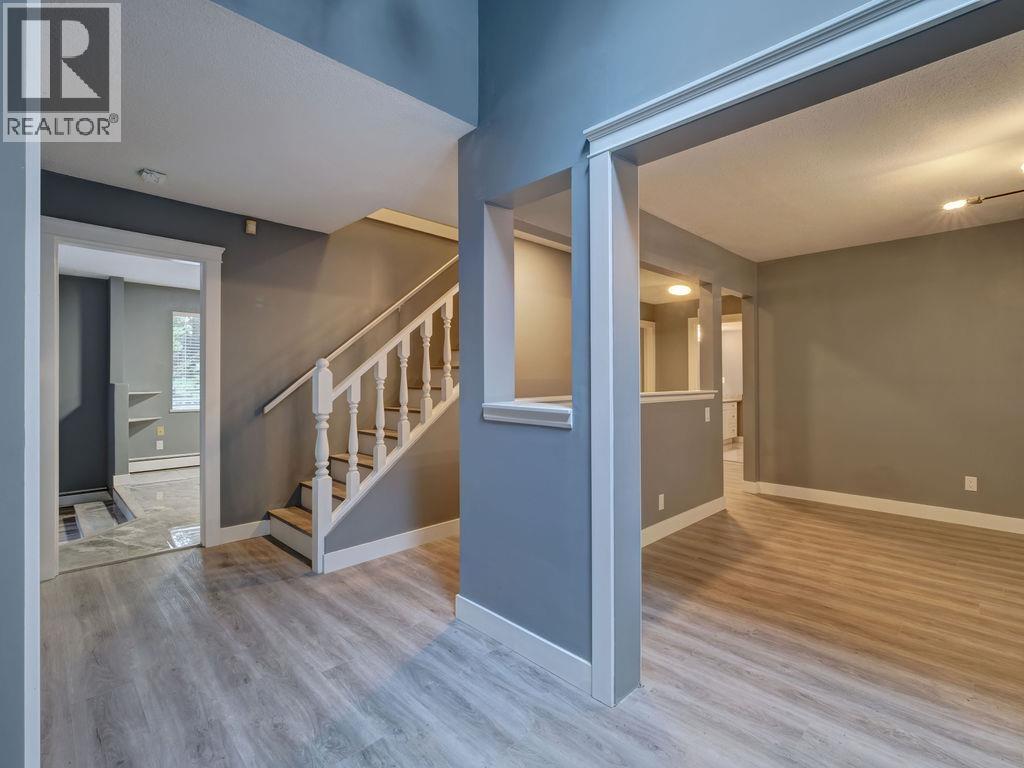 7462 Redrooffs Road, Halfmoon Bay, British Columbia  V7Z 1C3 - Photo 7 - R3061596