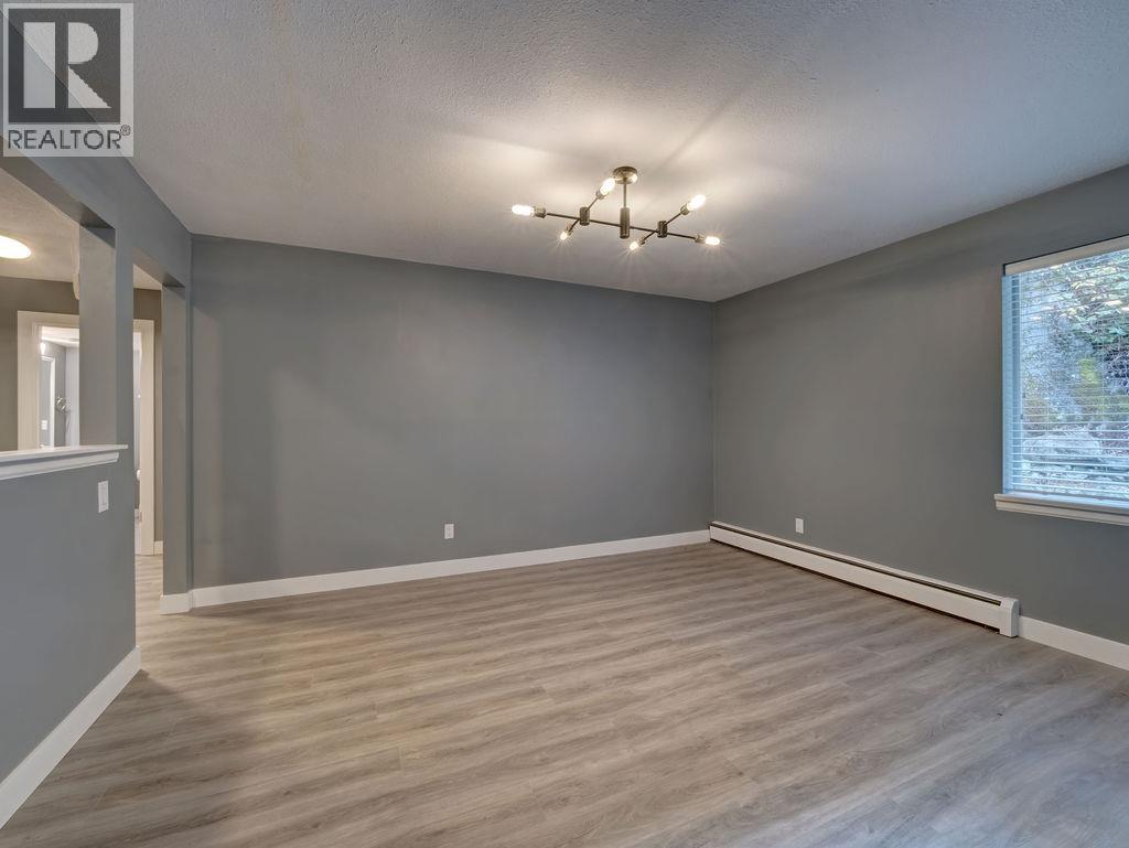 7462 Redrooffs Road, Halfmoon Bay, British Columbia  V7Z 1C3 - Photo 9 - R3061596