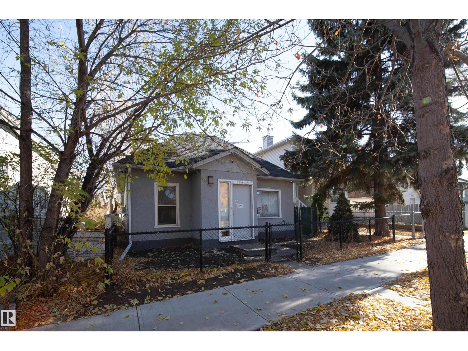 11919 77 St Nw, Edmonton, Alberta  T5B 2G5 - Photo 2 - E4463299