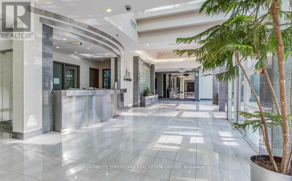 804 - 265 Enfield Place, Mississauga, Ontario  L5B 3Y6 - Photo 2 - W12474981