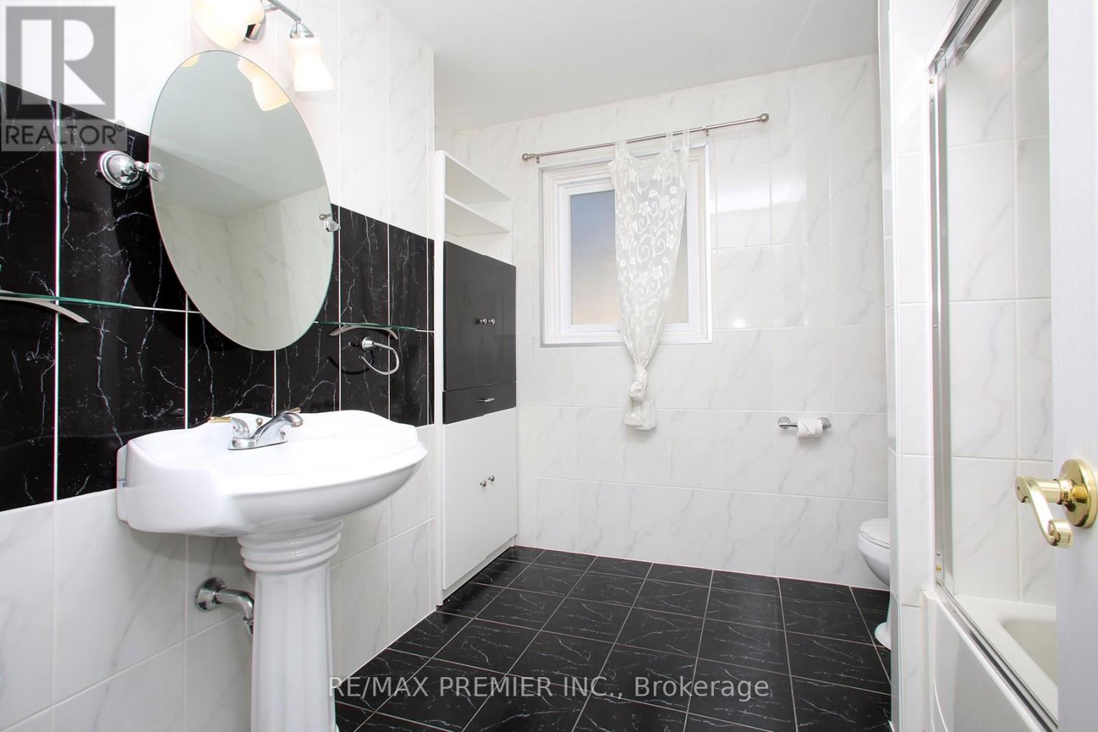 600 Stonebridge Lane, Pickering, Ontario  L1W 3B3 - Photo 24 - E12479699