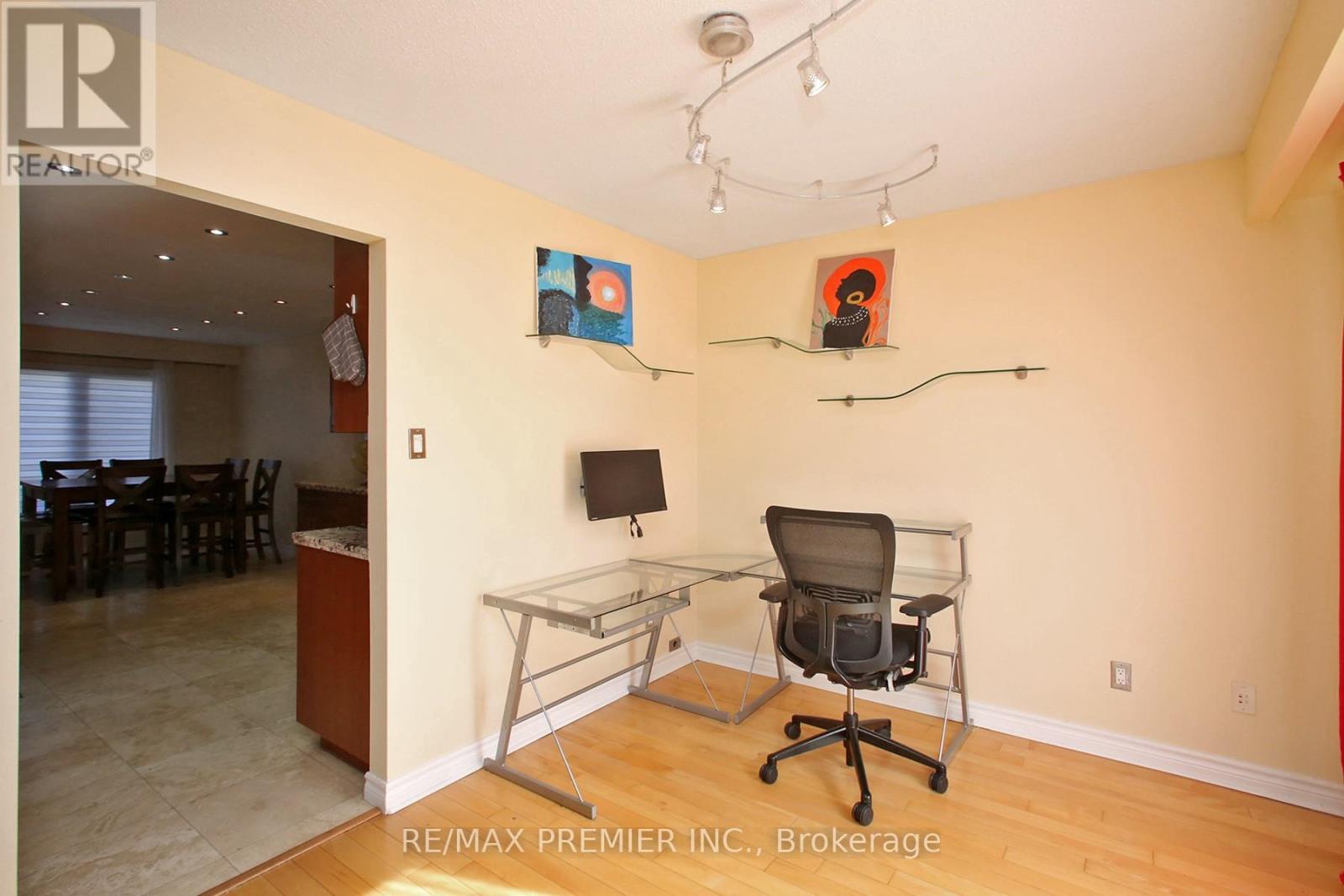 600 Stonebridge Lane, Pickering, Ontario  L1W 3B3 - Photo 7 - E12479699