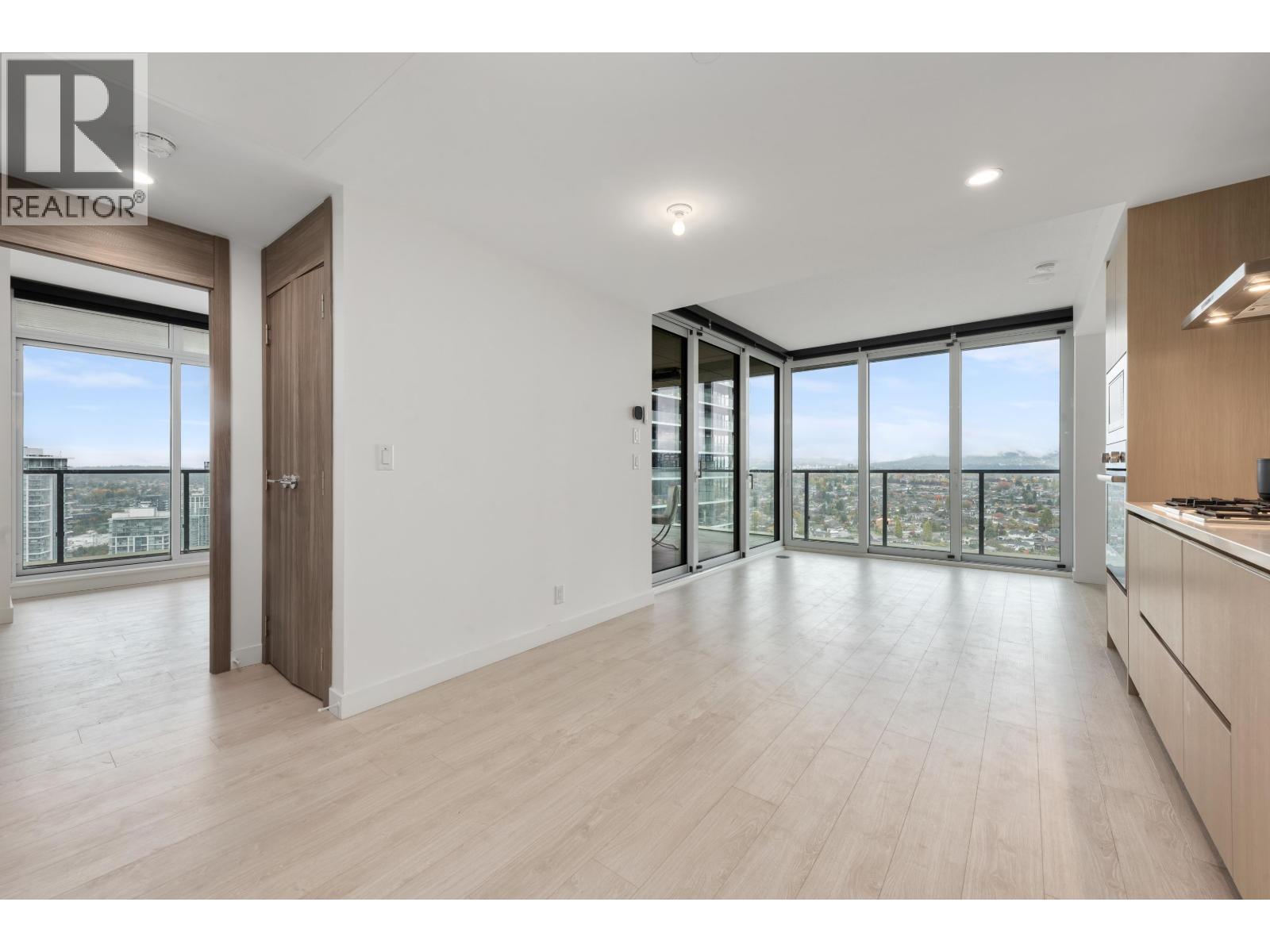 3204 4890 LOUGHEED HIGHWAY, burnaby, British Columbia