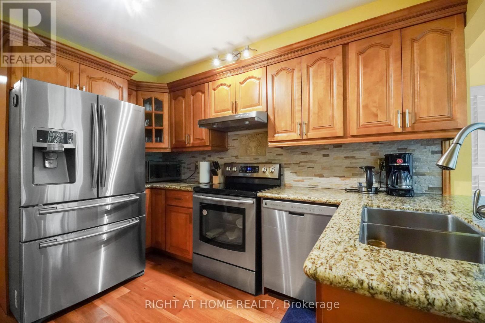 97 Brillinger Street, Richmond Hill, Ontario  L4C 8Y3 - Photo 10 - N12479696