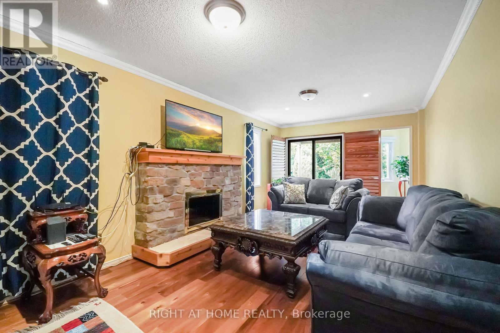 97 Brillinger Street, Richmond Hill, Ontario  L4C 8Y3 - Photo 13 - N12479696