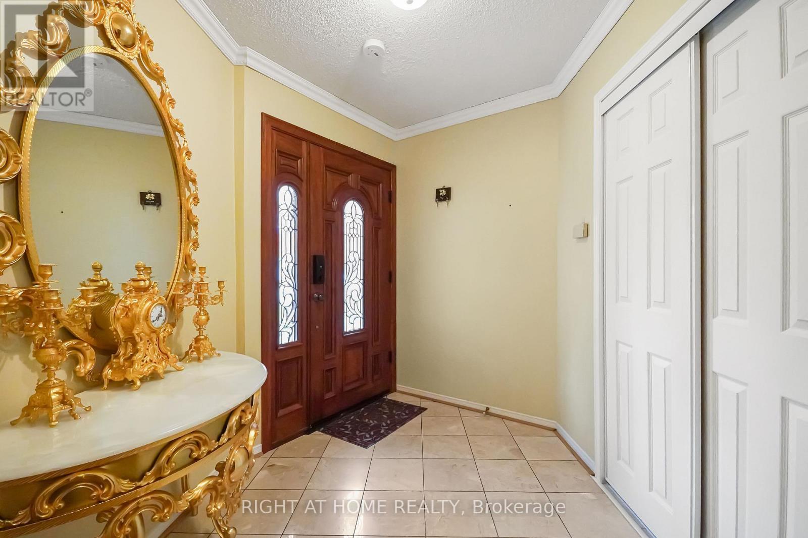 97 Brillinger Street, Richmond Hill, Ontario  L4C 8Y3 - Photo 2 - N12479696