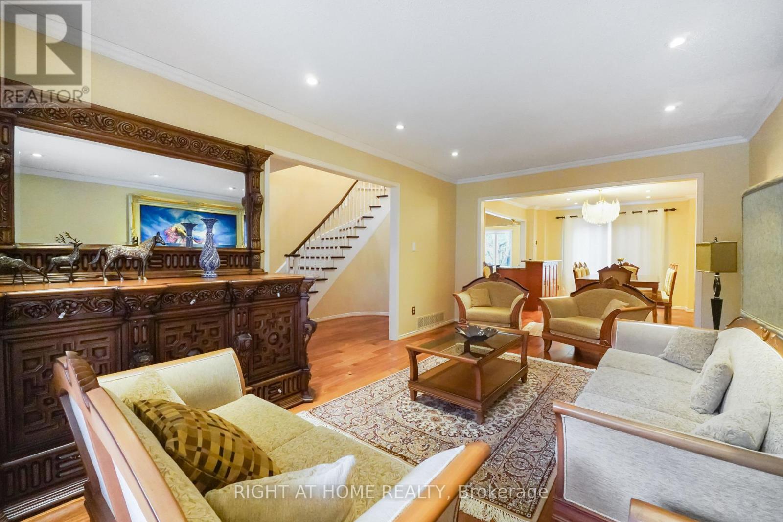 97 Brillinger Street, Richmond Hill, Ontario  L4C 8Y3 - Photo 4 - N12479696
