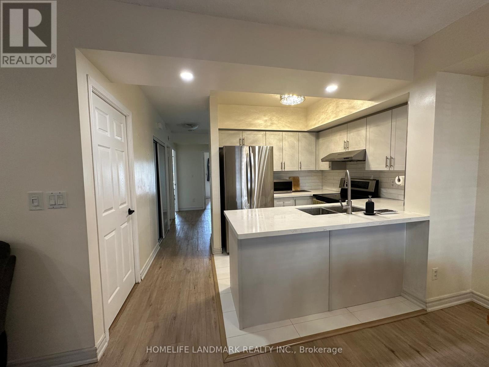 1014 - 3043 Finch Avenue W, Toronto, Ontario  M9M 0A4 - Photo 2 - W12479702