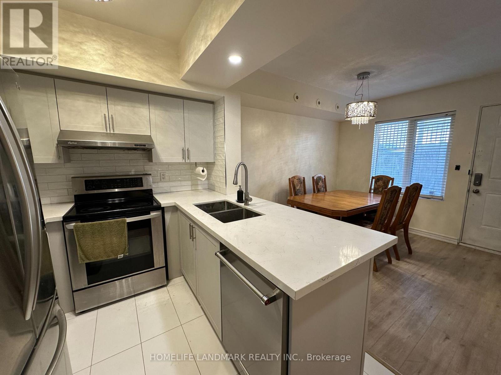 1014 - 3043 Finch Avenue W, Toronto, Ontario  M9M 0A4 - Photo 3 - W12479702