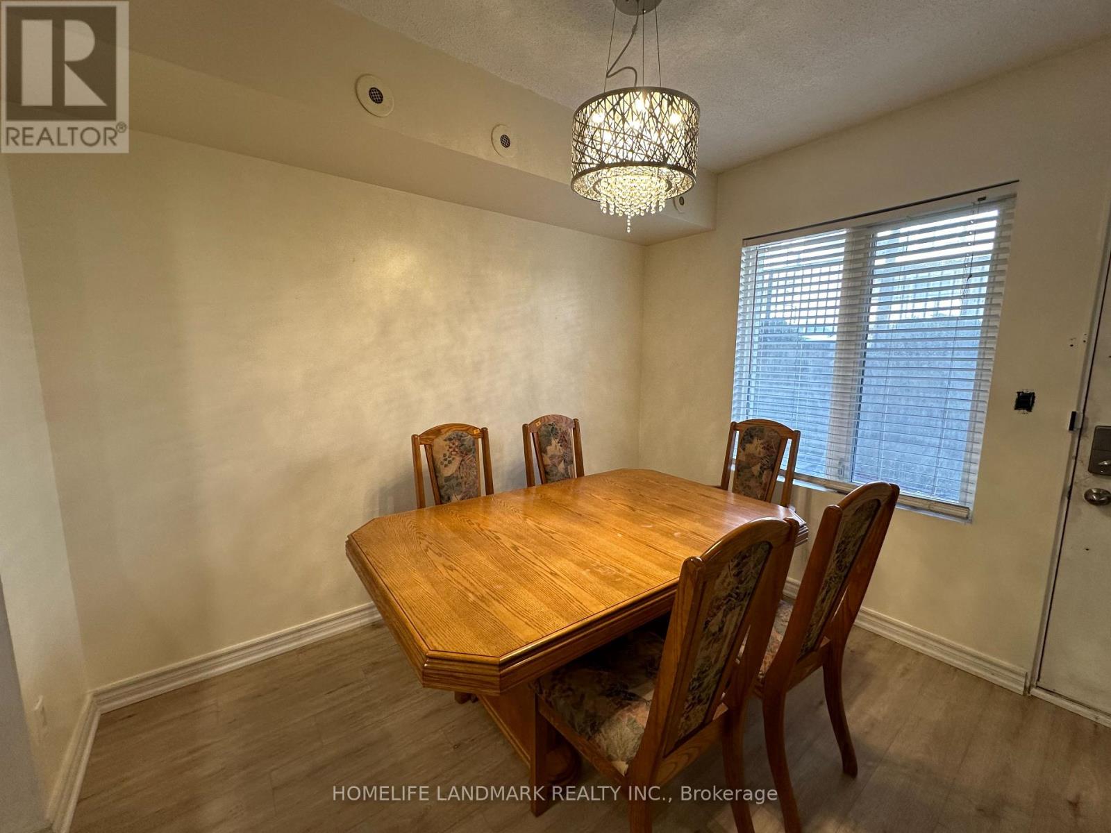 1014 - 3043 Finch Avenue W, Toronto, Ontario  M9M 0A4 - Photo 4 - W12479702
